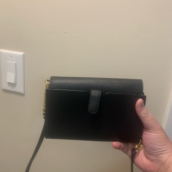 Selling my MK phone bag. 💯 % authentic. - Picture 6 of 6